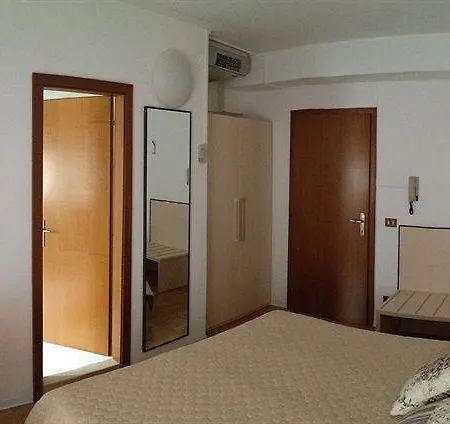 Aurora Hotel 2*